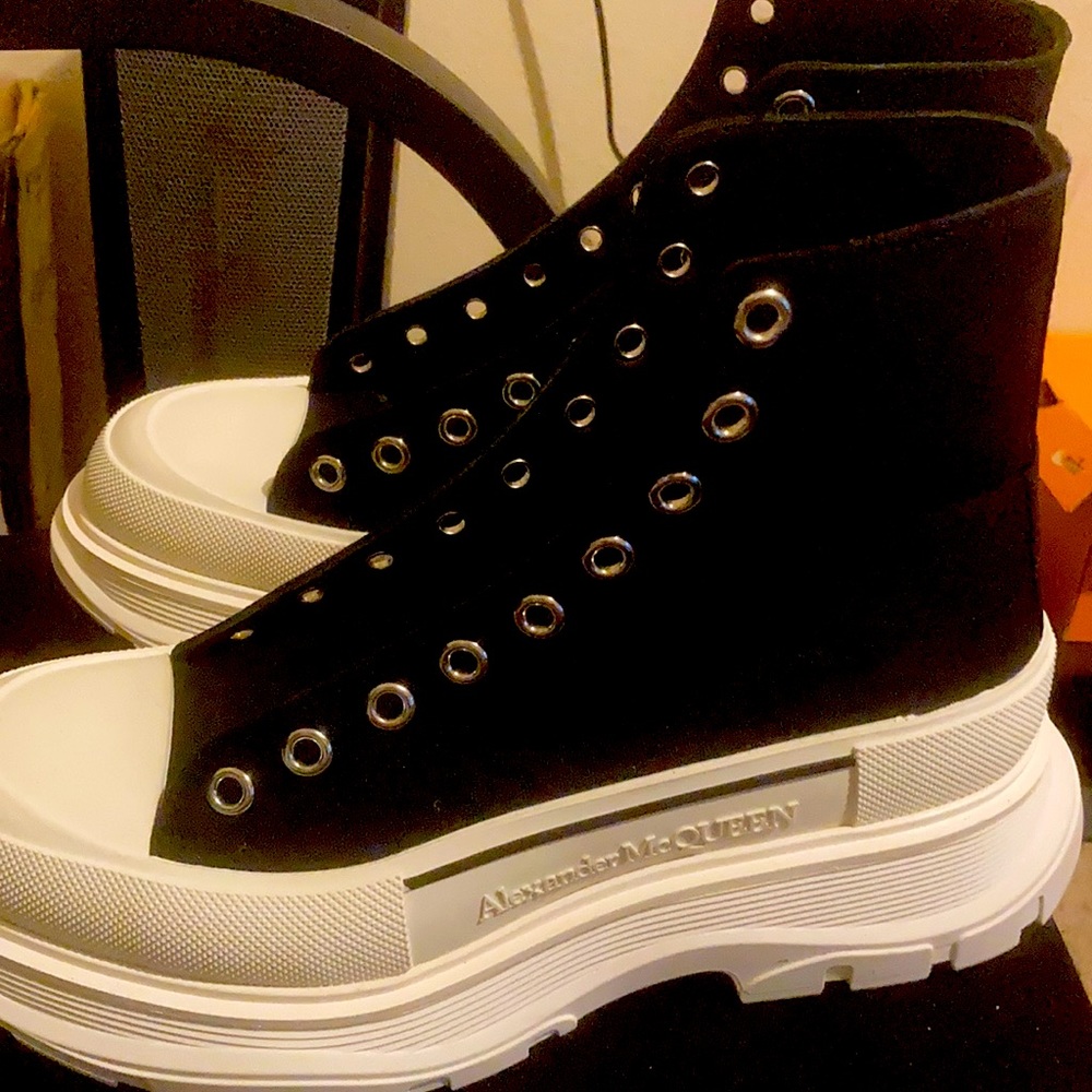 Alexander McQueen men’s 42 1/2